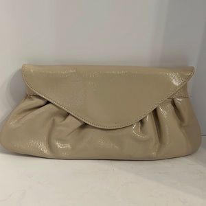 U E TAN CLUTCH BAG